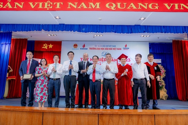 Trường Đại học Dầu khí Việt Nam (PVU) đã ký kết thỏa thuận hợp tác với công ty Zarubezhneft EP Việt Nam và Công ty Cổ phần Lọc Hóa dầu Bình Sơn (BSR).