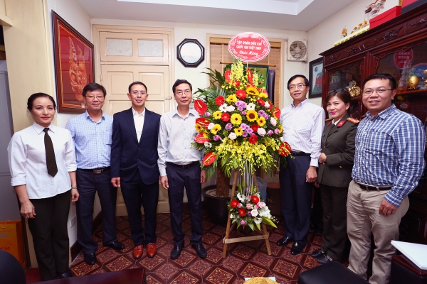 Tập đoàn Dầu khí Việt Nam chúc mừng Báo Công an nhân dân nhân ngày phát hành số đầu tiên