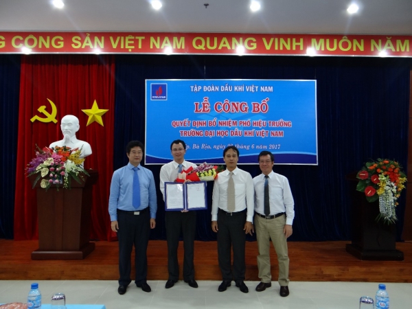 Announcement of appointment decision Vice Rector of Petrovietnam University