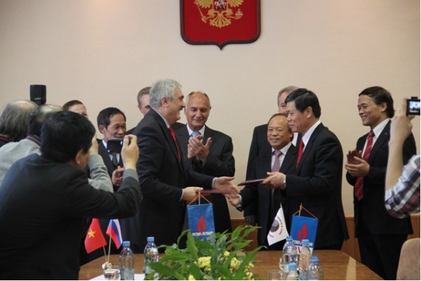 Đại học Dầu khí Việt Nam và Đại học Dầu khí Quốc gia Nga ký thỏa thuận hợp tác