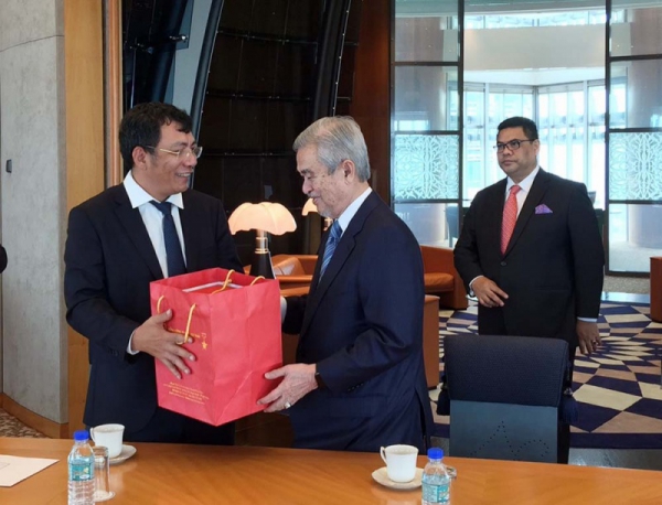 Chủ tịch HĐQT PV GAS gặp gỡ lãnh đạo cấp cao của Petronas
