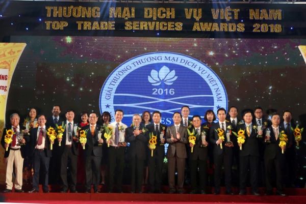 Các doanh nhân, doanh nghiệp Dầu khí nhận Giải thưởng Thương mại dịch vụ 2016