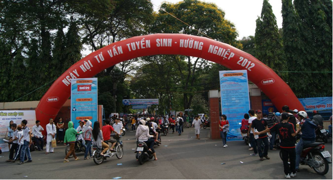 ngay hoi tv ts 01.jpg