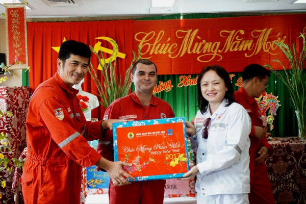 Công đoàn Dầu khí Việt Nam: Chăm lo đời sống đoàn viên và người lao động Dầu khí Tết Mậu Tuất 2018