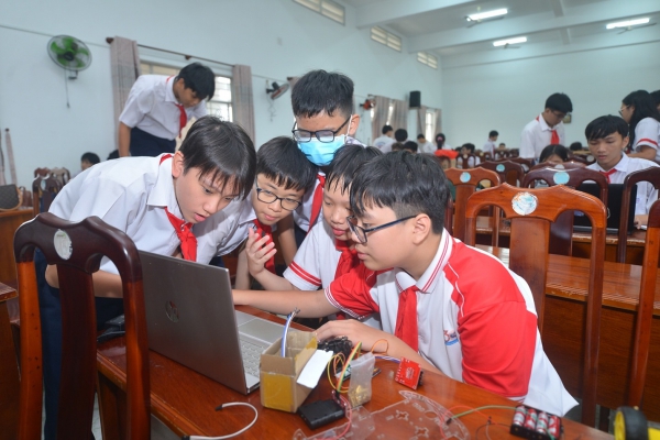 PVU tổ chức buổi tư vấn, hướng dẫn kỹ thuật chế tạo robot cho học sinh Trường THCS Nguyễn An Ninh, tỉnh Bà Rịa - Vũng Tàu.