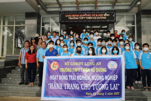Gần 150 học sinh tham quan trải nghiệm thực tế tại trường Đại học Dầu khí Việt Nam