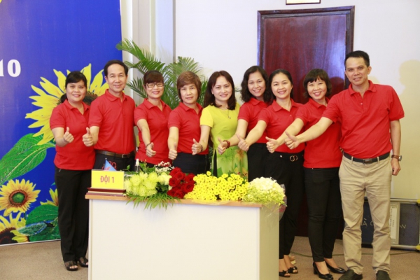 Phụ nữ Công đoàn Công ty mẹ với nghệ thuật cắm hoa