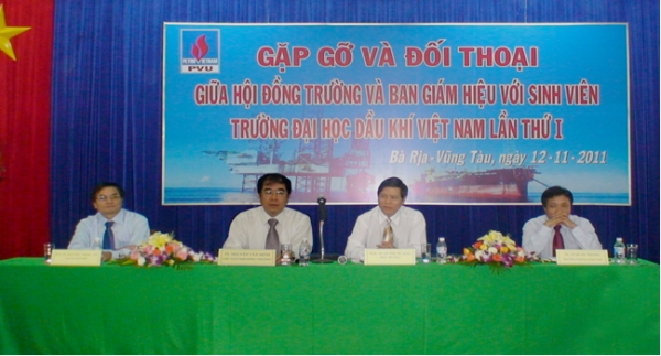 Gặp gỡ và đối thoại giữa Hội đồng Trường và Ban Giám hiệu với Sinh viên PVU lần 1