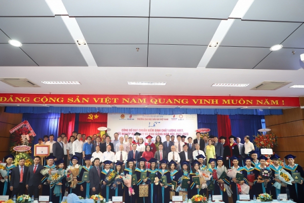 Trường Đại học Dầu khí Việt Nam khai giảng năm học mới 2022-2023 và trao bằng thạc sĩ, kỹ sư