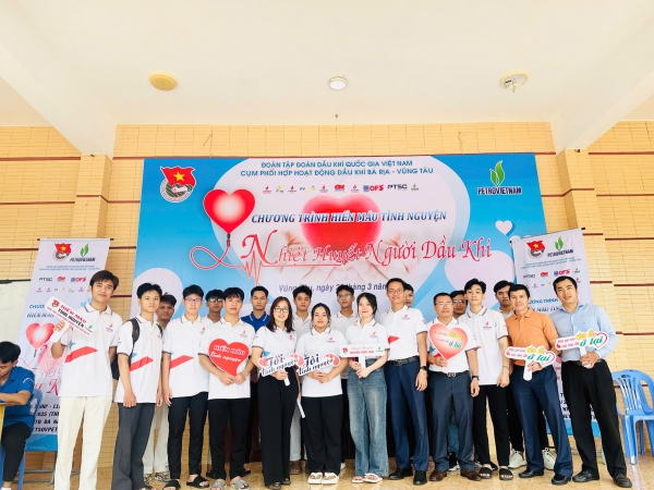 Thầy trò PVU tham gia hiến máu nhân đạo “Nhiệt huyết Người Dầu khí”