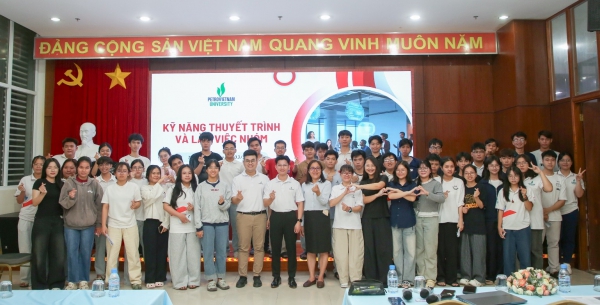 Sinh vi&ecirc;n PVU r&egrave;n luyện kỹ năng thực chiến qua chuy&ecirc;n đề kỹ năng mềm
