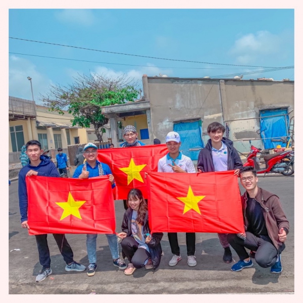 Tuổi trẻ PVU chung tay làm sạch biển