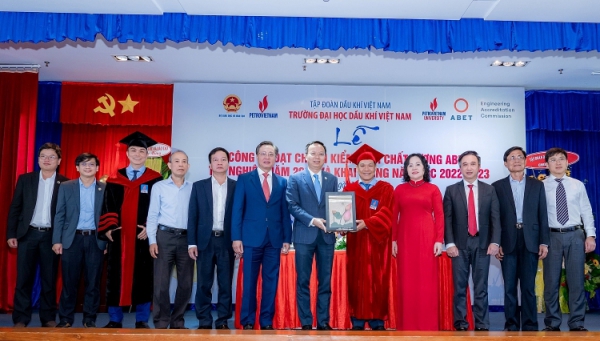 Petrovietnam University signed a memorandum of cooperation with the Ho Chi Minh City University of Technology