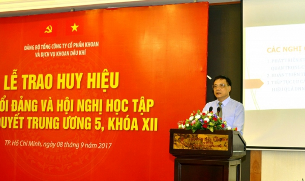 Đảng bộ PV Drilling học tập Nghị quyết Trung ương 5 và trao Huy hiệu 30 năm tuổi Đảng