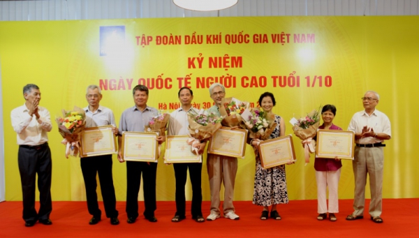PVN gặp mặt cán bộ hưu trí nhân Ngày Quốc tế Người cao tuổi