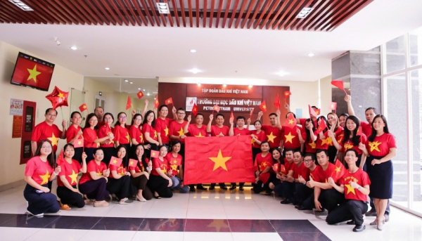 PVU chào mừng 50 năm Giải phóng miền Nam, thống nhất đất nước