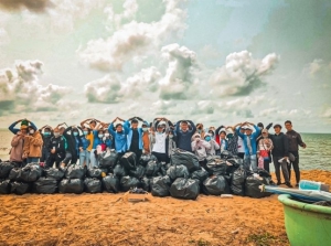 PVU youth joint hands for the campaign &ldquo;Clean up the sea &ndash; For a Green Vietnam&rdquo;