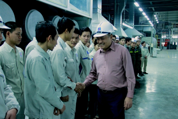 Chủ tịch HĐTV Trần Sỹ Thanh kiểm tra tình hình Nhà máy Xơ sợi Đình Vũ