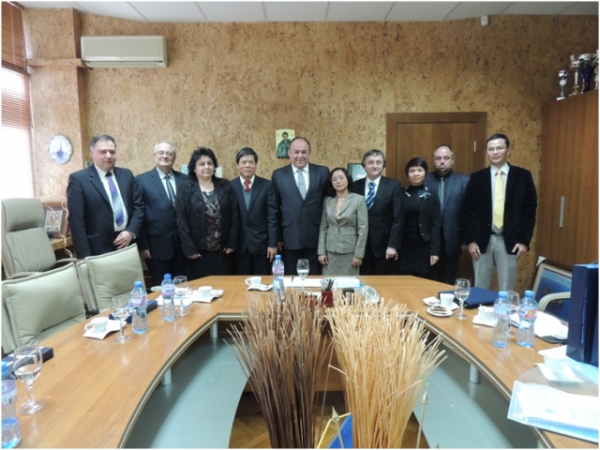Đoàn công tác Trường Đại học Dầu khí Việt Nam thăm và làm việc tại Bulgaria