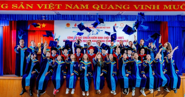 PVU đạt chuẩn kiểm định chất lượng cơ sở giáo dục với điểm số ấn tượng