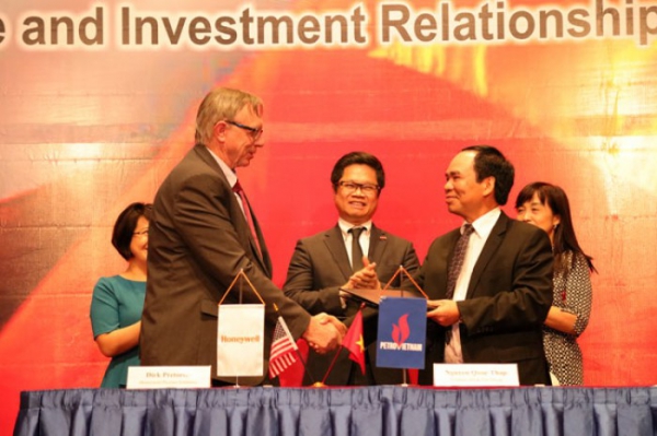 Tập đoàn Dầu khí Việt Nam ký bản ghi nhớ với hai công ty dầu khí Mỹ