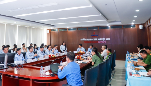 Đoàn khảo sát Bộ GD&amp;ĐT tổ chức tọa đàm giáo dục chính trị, công tác học sinh, sinh viên tại PVU